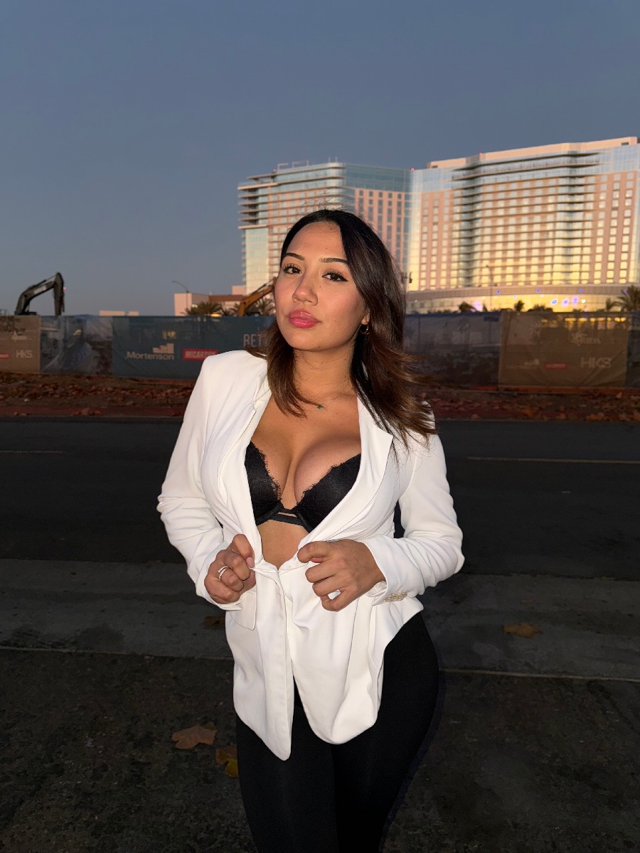 Take a pause and enjoy Ali Cruz — streaming from Dalian