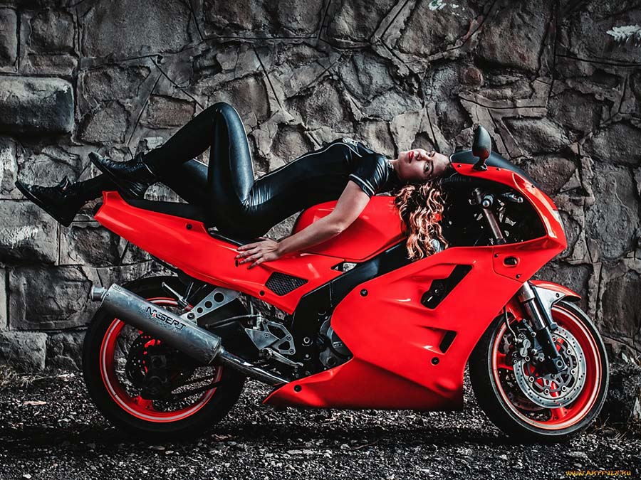 Beautiful girl Beautiful girls and motorcycles in Dalian