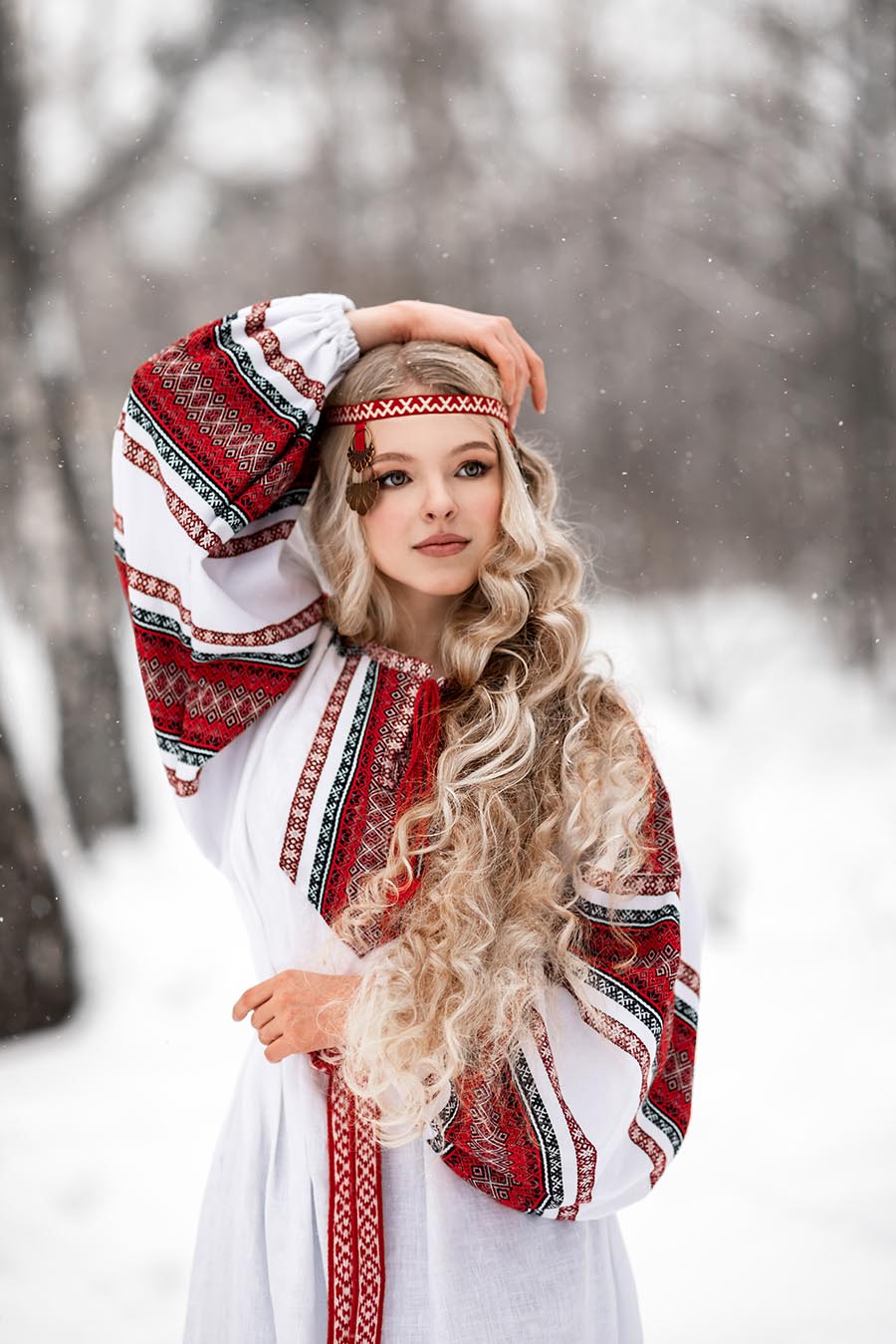 Slavic girls’s look of the day — catch her live in Dalian