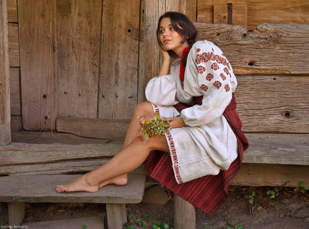 Fresh photos, fresh mood — Women in Slavic costumes online in Dalian