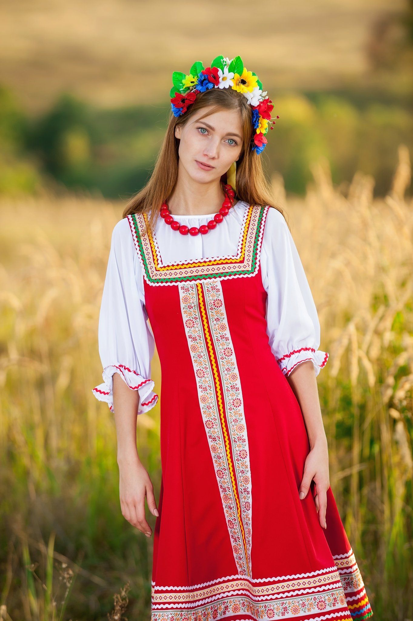 Women in Slavic costumes in Dalian — step in, relax, and chat live