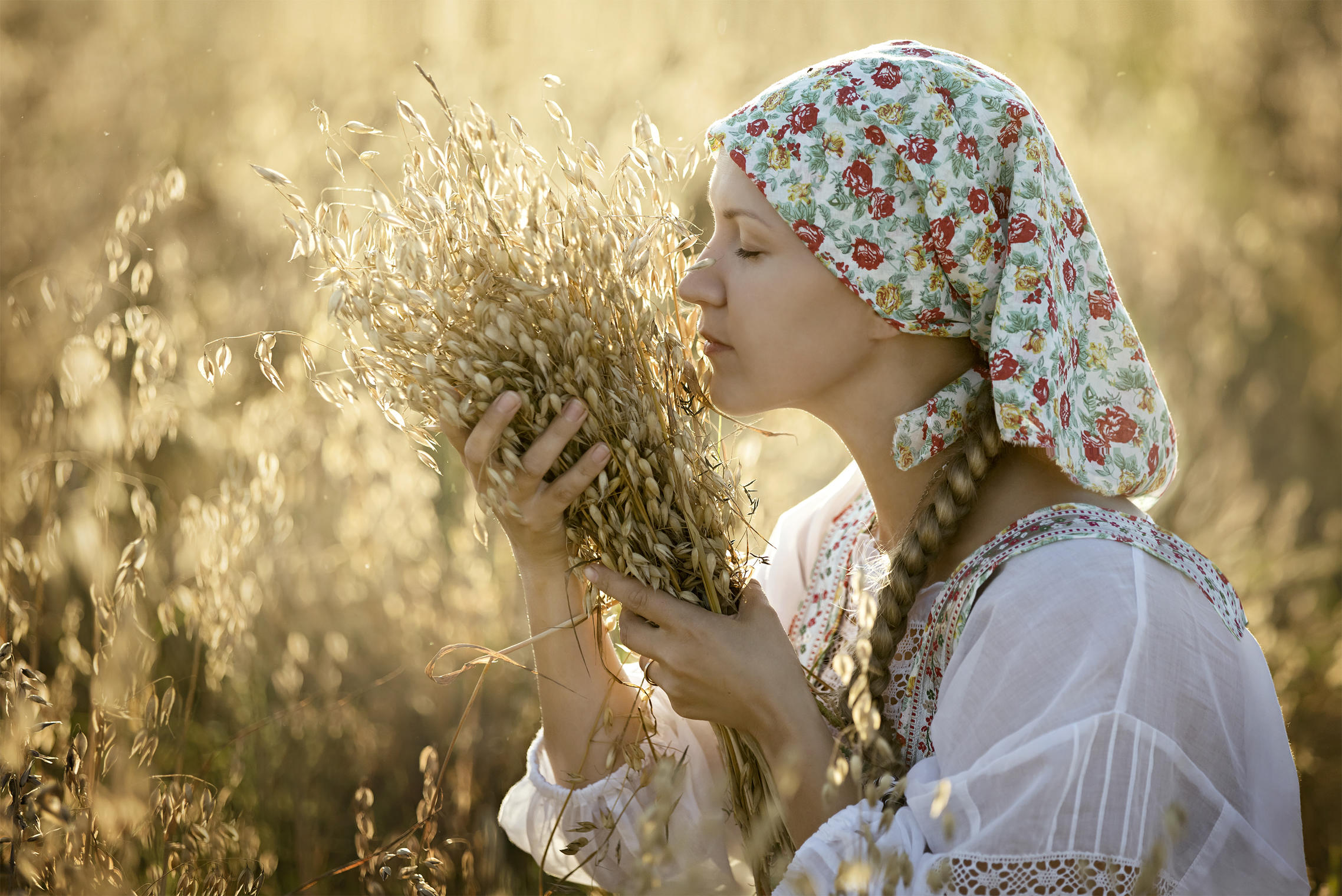 Photo Women in Slavic costumes in Dalian