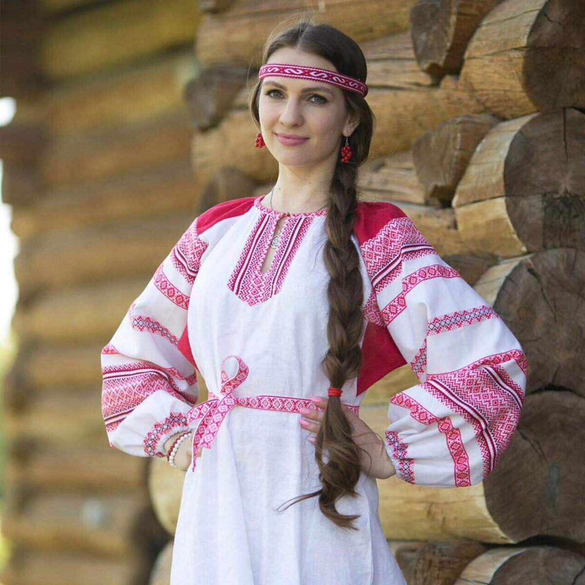 Girls in Slavic costumes brings the glow — live moments in Dalian