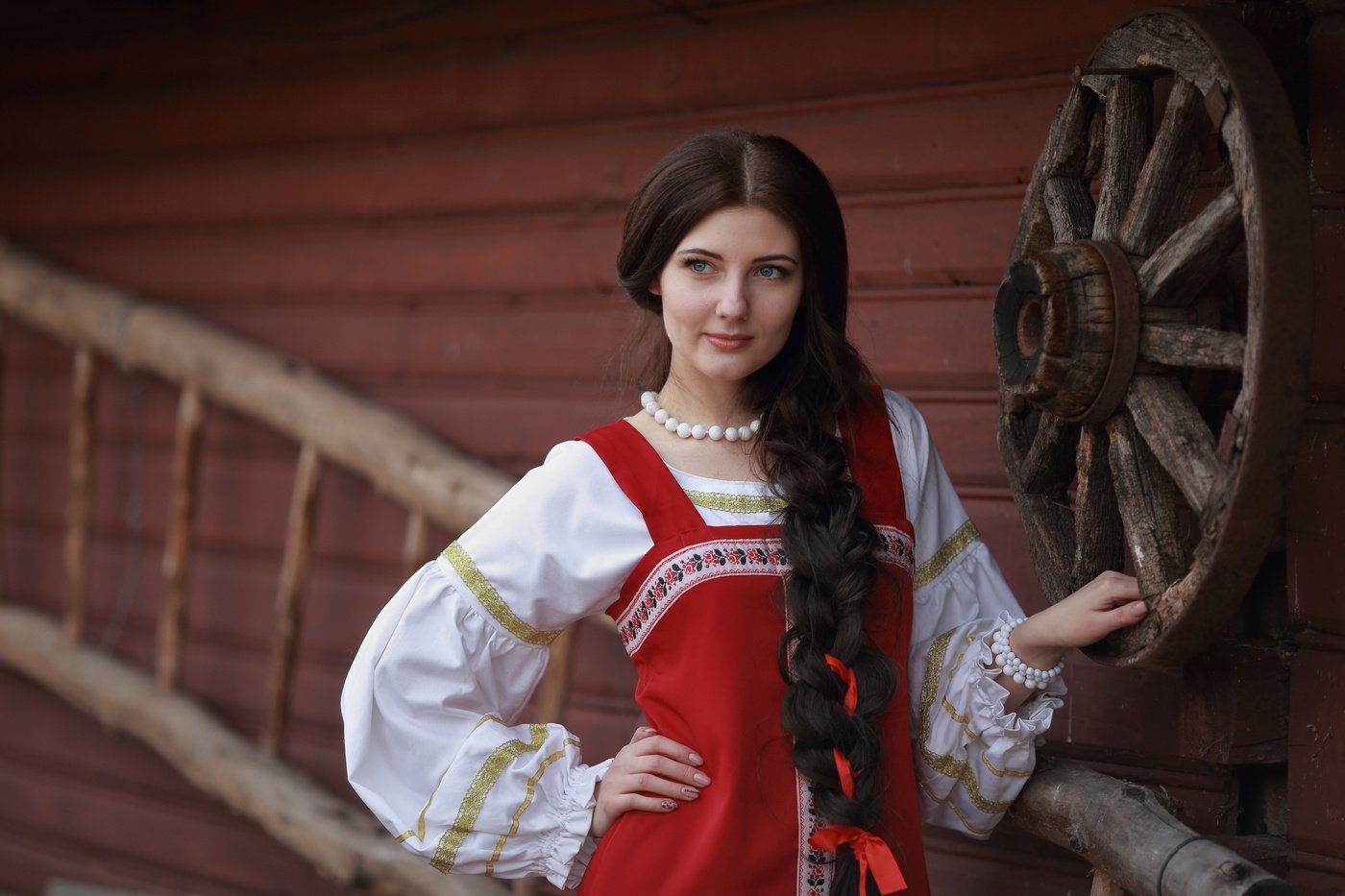 Girls in Slavic costumes’s look of the day — catch her live in Dalian