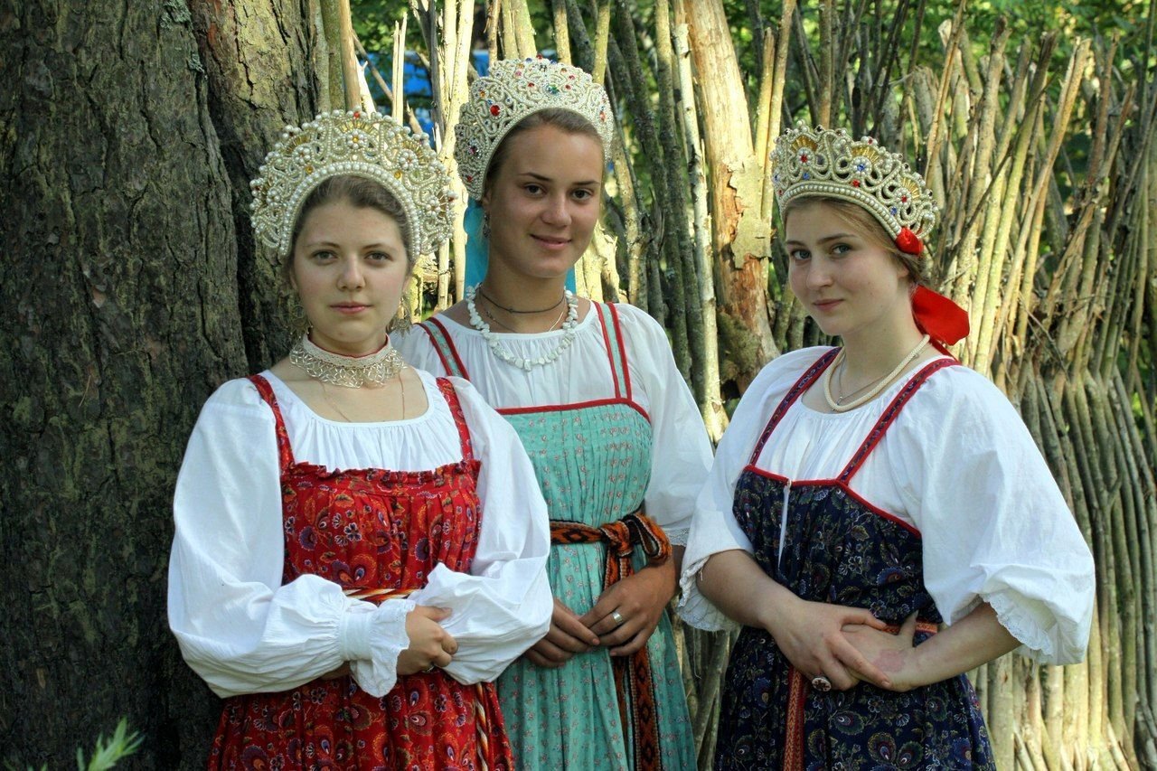 Sexy model Girls in Slavic costumes in Dalian