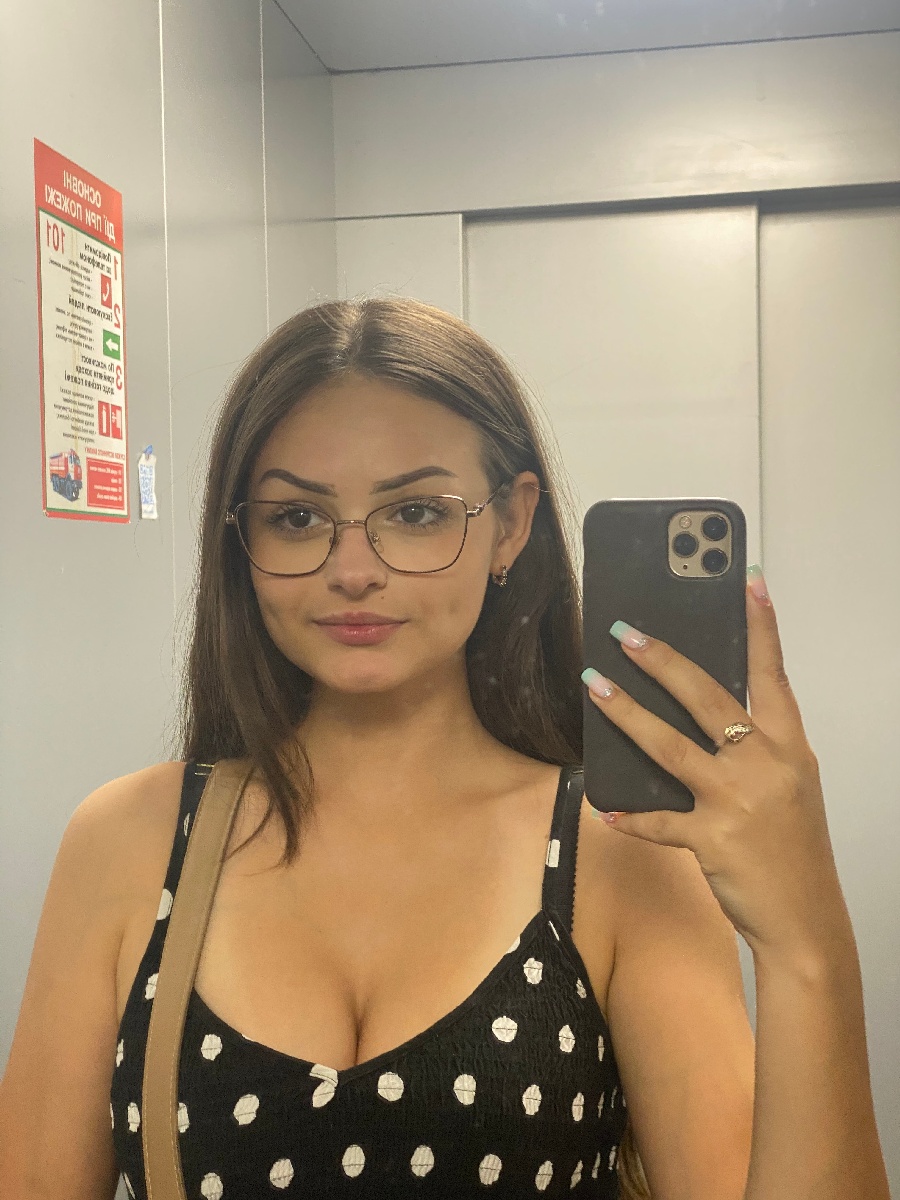 Sexy model Stacy in Dalian