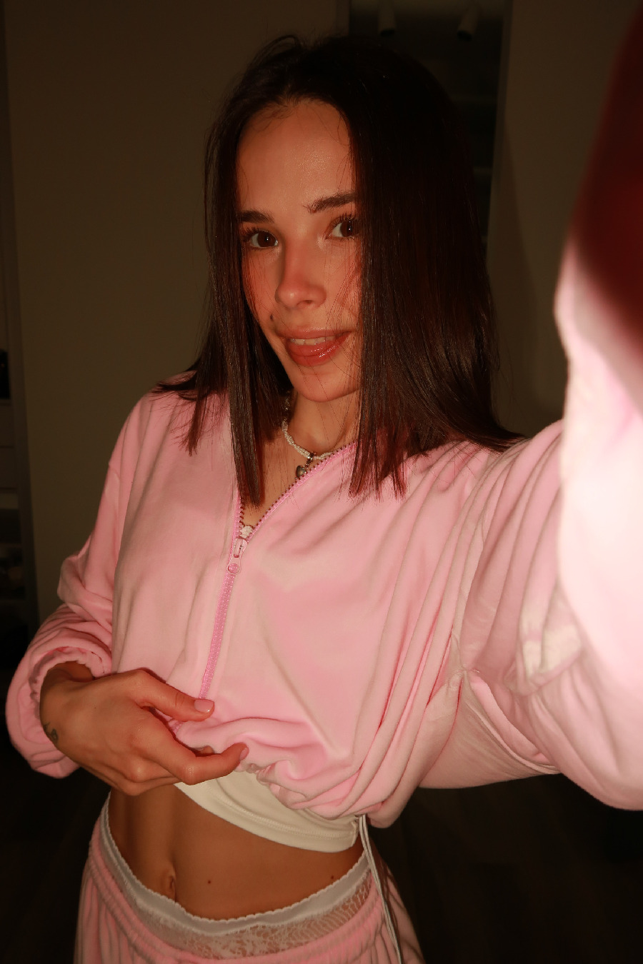 Tina brings the glow — live moments in Dalian