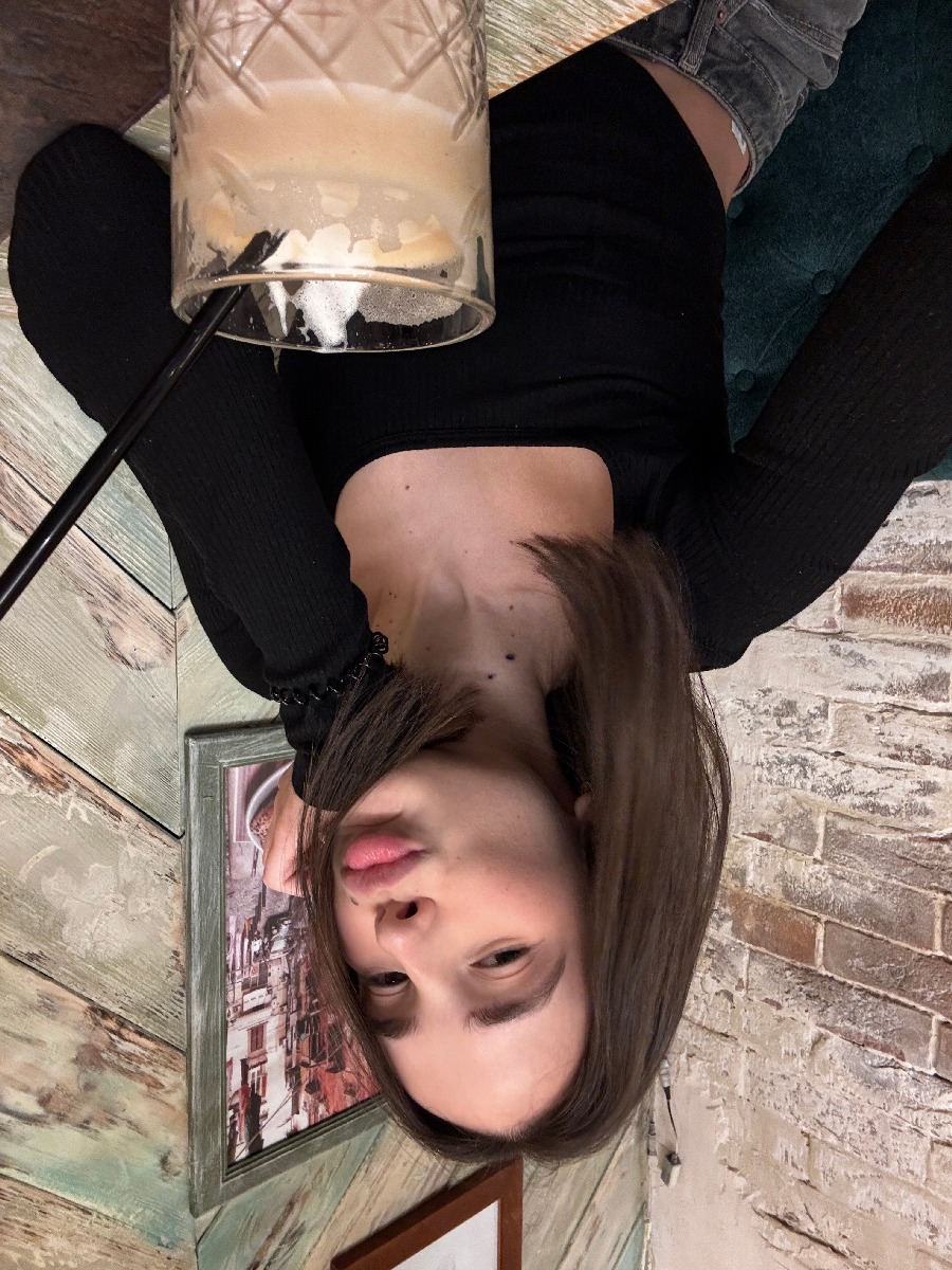 Fresh photos, fresh mood — Tina online in Dalian